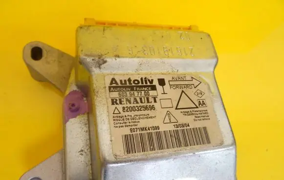 Renault Laguna II Airbag control unit/module 603947700 8200325696