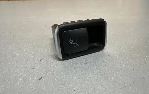Mercedes-Benz ML W166 Tailgate opening switch A1668707610