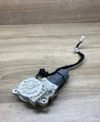 Mercedes-Benz E W211 Front door window regulator motor A2118203042 013821971