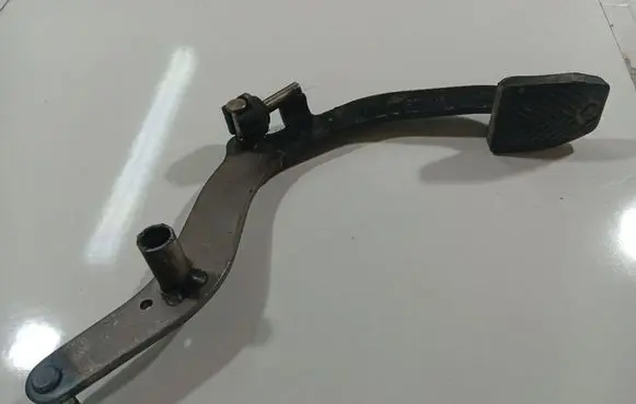 Chrysler Voyager Brake pedal 5962965