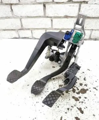 Audi A4 S4 B6 8E 8H Pedal assembly 8E1721117A