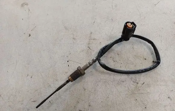 BMW 5 F10 F11 Exhaust gas temperature sensor 8570234