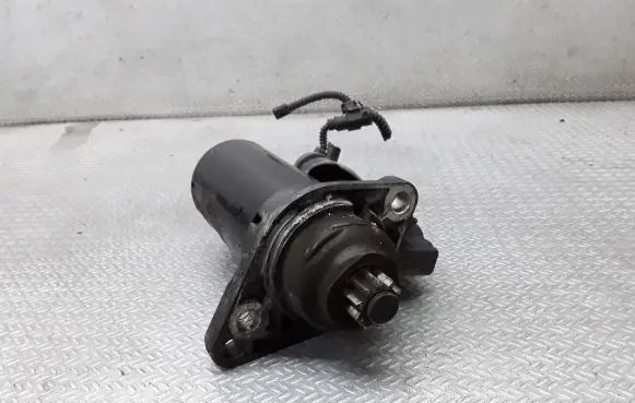 Volkswagen Golf V Starter motor 1005831311
