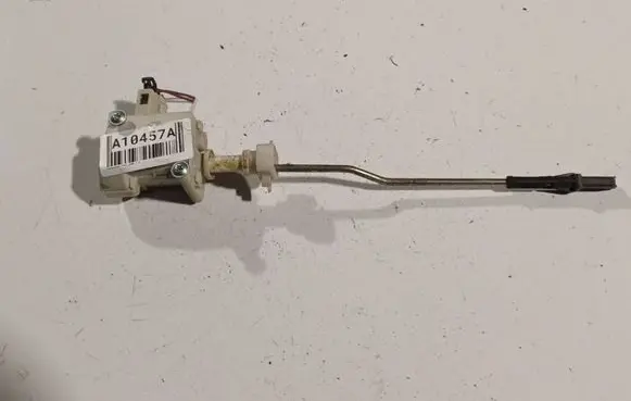Volkswagen Golf V Central locking motor N06949