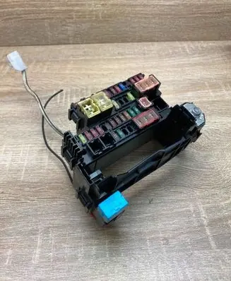Volkswagen PASSAT B6 Fuse box set 00463WYA2
