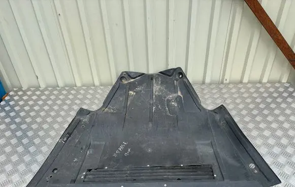 Center/middle under tray cover