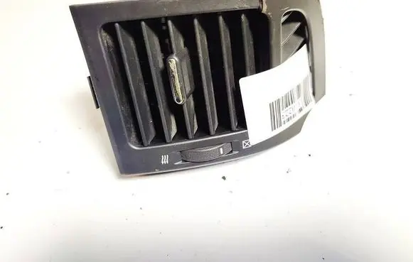 Chevrolet Captiva Dash center air vent grill