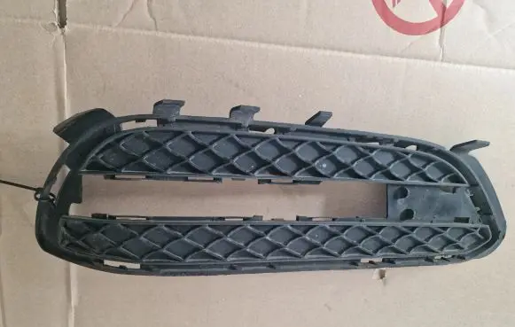 Mercedes-Benz E W212 Front bumper lower grill A2128851823