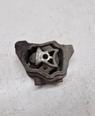 Volvo S60 Engine mount bracket