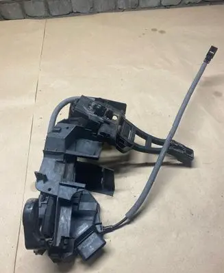 Ford Focus Front door lock BM5AA21812BC 921760102 BM51A219A64AG