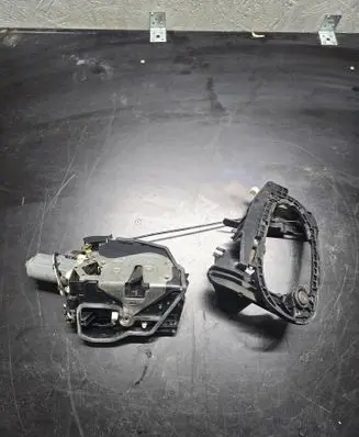 BMW 7 E65 E66 Front door soft close latching motor 7028905