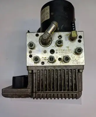 Mercedes-Benz E W211 ABS Pump 0265960028 TD0S39050D65 0265250095