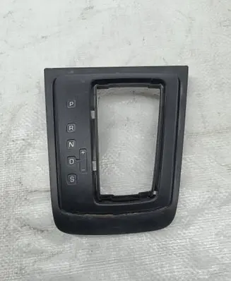 Skoda Yeti (5L) Gear shifter surround trim plastic 1Z1713203B 13072012 0ZD6T04S