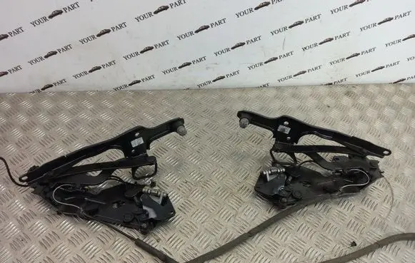 BMW 1 E82 E88 Convertible roof hinge 7174773