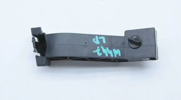 Mercedes-Benz Vito Viano W447 Front bumper mounting bracket A4478850118