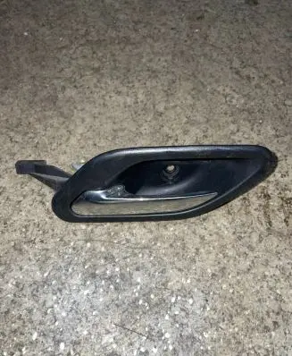 BMW 5 E39 Front door interior handle 8226049
