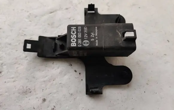 Glow plug pre-heat relay