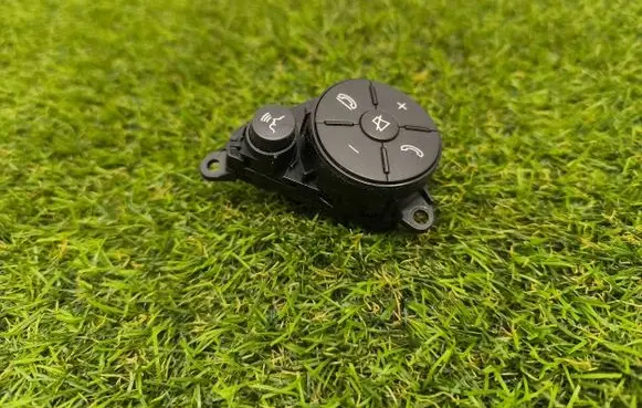 Mercedes-Benz GLK (X204) Steering wheel buttons/switches A2048210051 305544140162AC 33492501Q