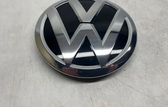 Manufacturer badge logo/emblem