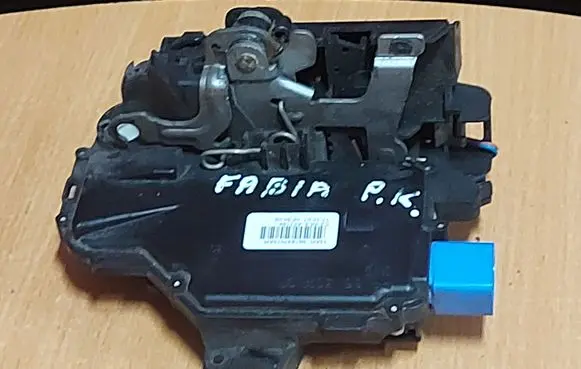 Skoda Fabia Mk2 (5J) Front door lock 3B1837015AR