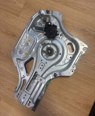 KIA Opirus Front door window regulator with motor 824700F110