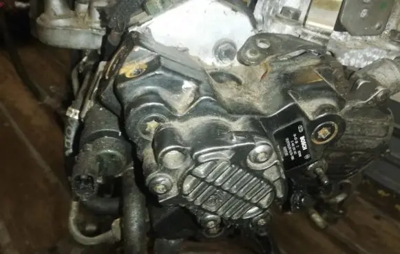Volvo XC90 Fuel injection high pressure pump 057846 0445010043