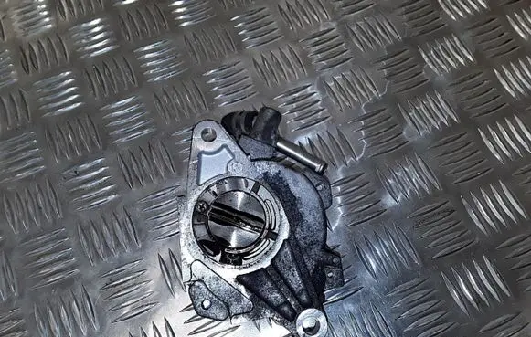 Mitsubishi Outlander Vacuum pump