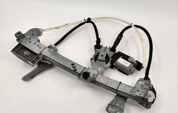 Peugeot 207 CC Front door electric window regulator 9680072080