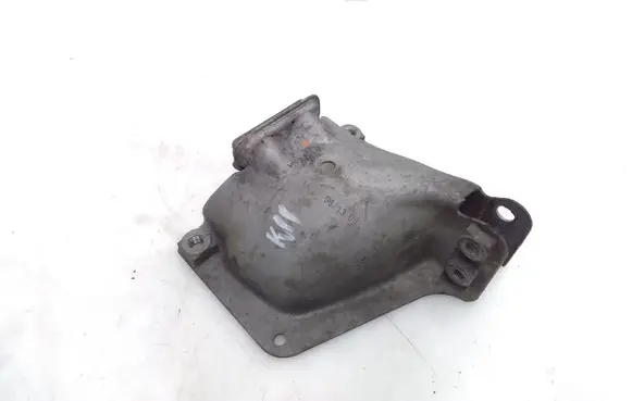 Engine mounting bracket
