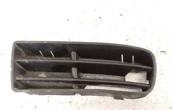 Volkswagen Golf IV Front bumper lower grill 1J0853665B
