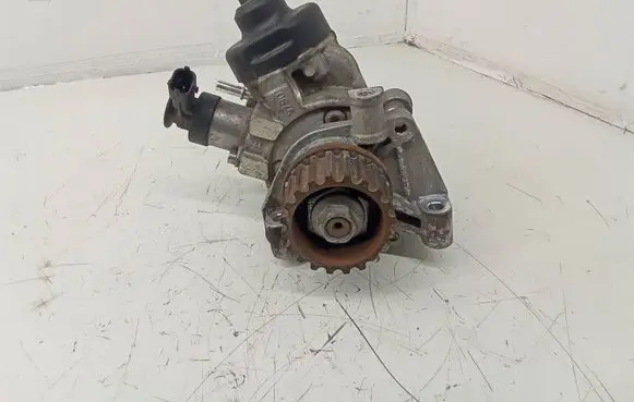 Dacia Dokker Fuel injection high pressure pump 167007358R 0445010704