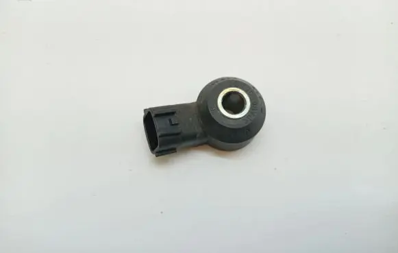 Nissan X-Trail T30 Detonation knock sensor KNE08
