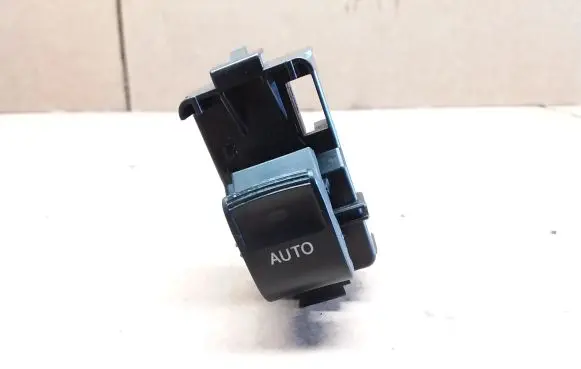 Toyota Prius+ (ZVW40) Electric window control switch 192801