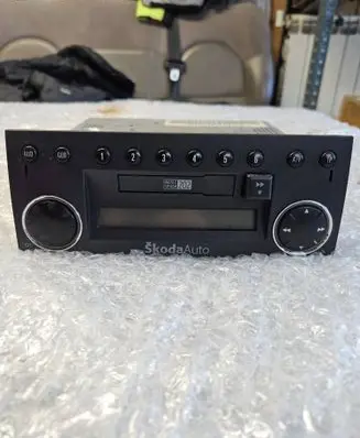 Skoda Fabia Mk1 (6Y) Radio/CD/DVD/GPS head unit SKZ2Z1B1869110 6Y0035152