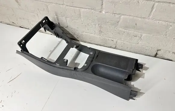Volkswagen Golf Plus Center console 5M1863243B
