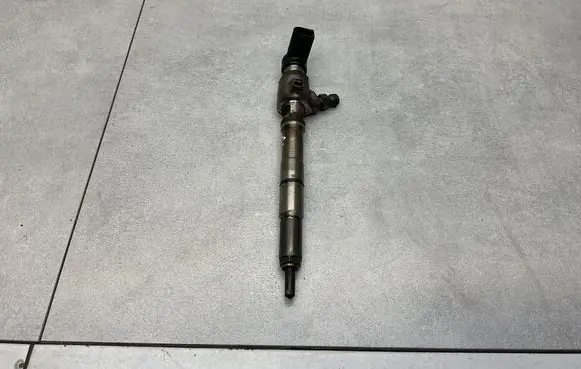Audi A1 Fuel injector 03L130277B