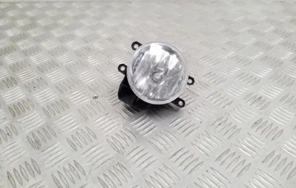 Toyota Avensis T270 Front fog light 8122002110