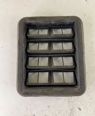 Jeep Grand Cherokee Quarter panel pressure vent 05058643AA 05058643A