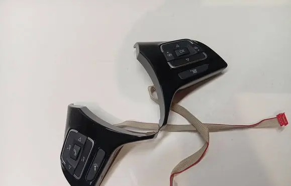 Volkswagen Touareg II Steering wheel buttons/switches 7P6959537 7P6959538