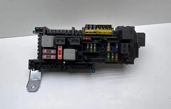 Mercedes-Benz C W204 Fuse module 168298 1670660 434445
