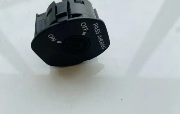 Passenger airbag on/off switch