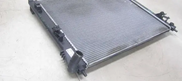Nissan Juke I F15 Coolant radiator 214103ZU0A