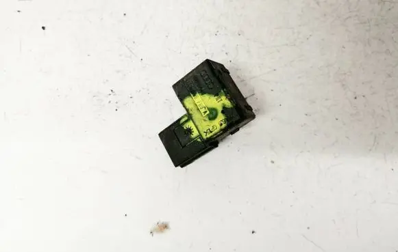 Passenger airbag on/off switch