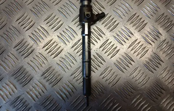 Audi A3 S3 8P Fuel injector 03L130277S