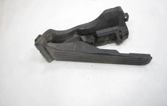 Volkswagen Golf V Accelerator throttle pedal 1K1721503P