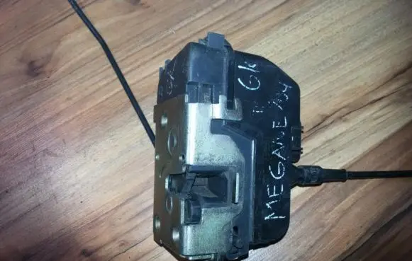 Renault Megane II Rear door lock