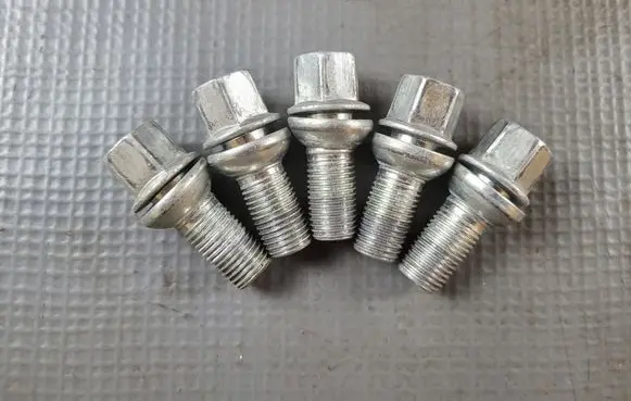 Audi Q4 e-tron Nuts/bolts 
