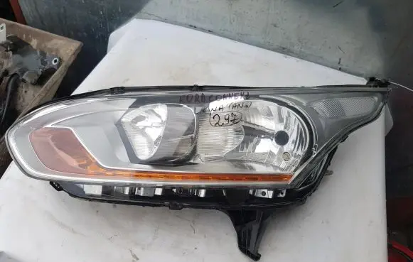Ford Connect Headlight/headlamp