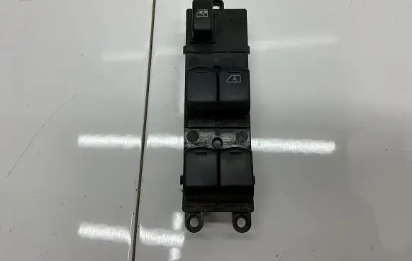 Nissan Qashqai+2 Electric window control switch 25401BR00A