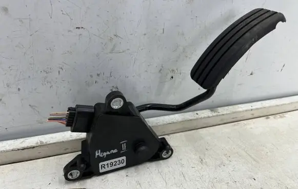Renault Megane II Accelerator throttle pedal 8200153270
